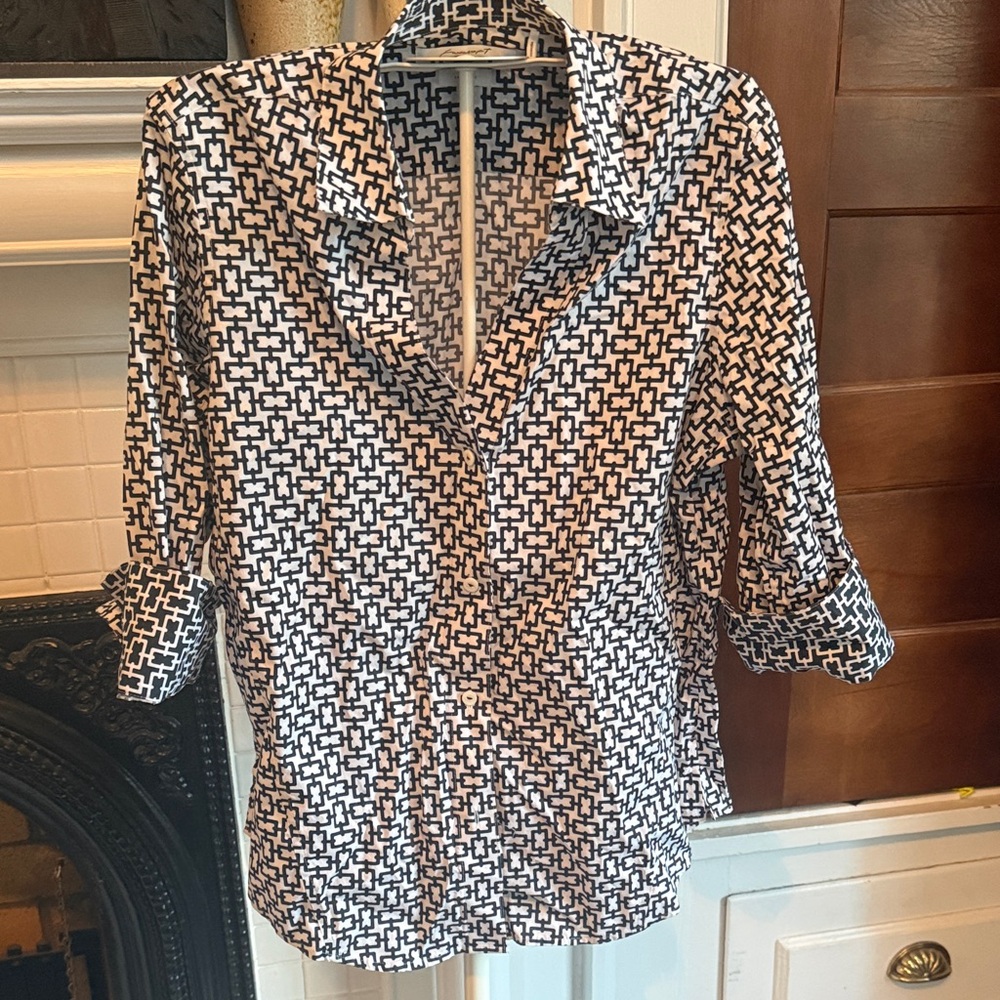 Foxcroft  Easy Care Reverse‎ Cuff  Geometric Button Down Shirt- worn about twice